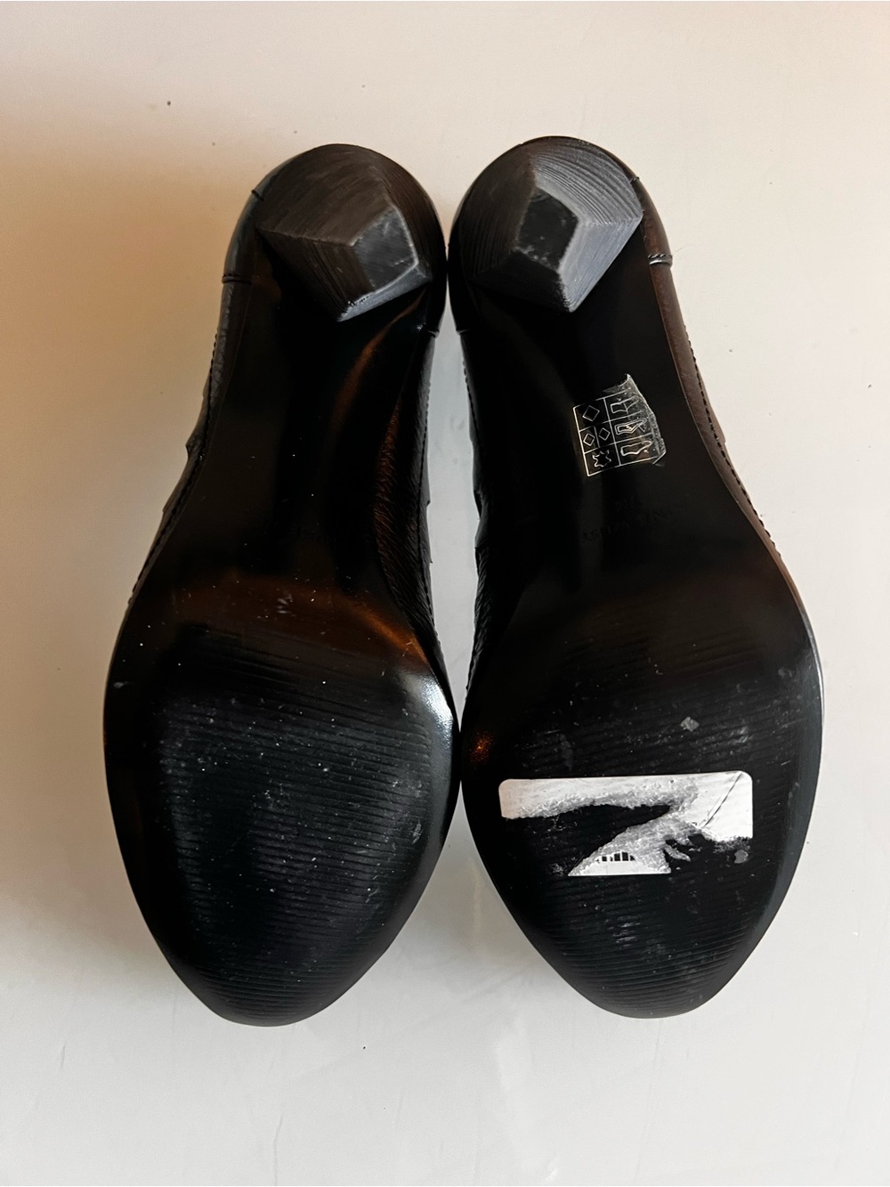 Nine West Black Leather Cutout Pumps Size 7 Round Toe Career Quiet Luxury - Picture 6 of 12